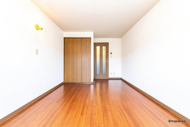 ブラウンヒルズ2番館の居間・リビング