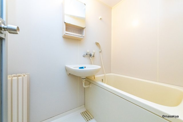 ブラウンヒルズ2番館の浴室