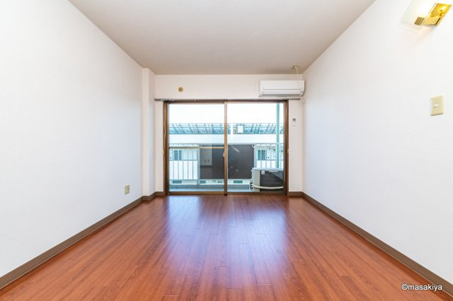 ブラウンヒルズ2番館の居間・リビング