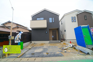 【駐車場】 | 【駐車スペース】
日々の暮らしにマイカーが必要。そんな方は物件の購入条件に駐車場は必須です。通勤に、家族のお迎えに、お買物に、おでかけに、クルマライフを楽しみたい方に。