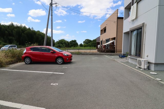 I Liveの駐車場
