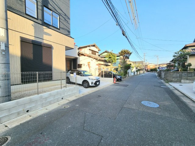 ケイアイ　Ricca-リッカ－小倉南区湯川新町1丁目　【小倉南区　新築戸建て】の前面道路含む現地写真|前面道路も交通量も少なく駐車しやすい♪　【小倉南区　新築戸建て】