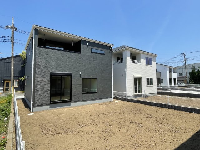 藤岡市岡之郷第3（全4棟）2号棟の外観|広～いお庭です。ガーデニングやプール遊び、グランピングなどふたつめのリビングとしてご家族で楽しまれてはいかがでしょうか(^^♪