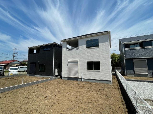 藤岡市岡之郷第3（全4棟）2号棟の外観|広～いお庭です。ガーデニングやプール遊び、グランピングなどふたつめのリビングとしてご家族で楽しまれてはいかがでしょうか(^^♪