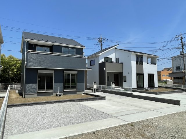 藤岡市岡之郷第3（全4棟）3号棟の外観|隣地との距離も保ちながらも綺麗な街並みに溶け込みました！ 駐車スペースやお庭も十分に確保しています！