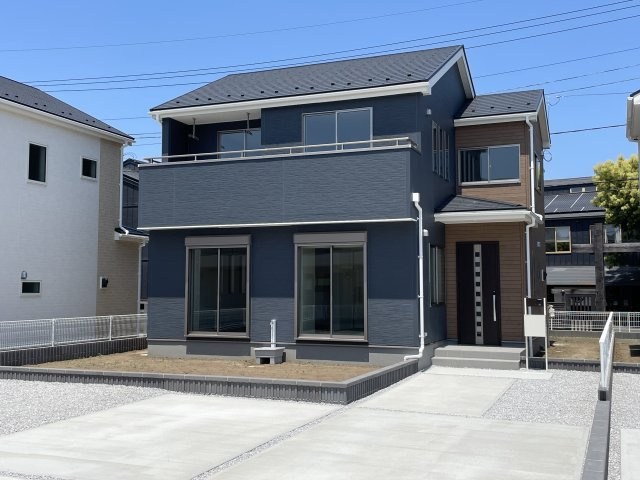 藤岡市岡之郷第3（全4棟）3号棟の外観|ナチュラルで飽きの来ないデザインは流行に左右されない家の形です。外構も綺麗に仕上がっています(^▽^)/
