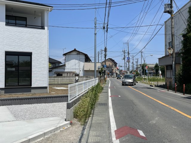 藤岡市岡之郷第3（全4棟）3号棟の前面道路含む現地写真|前面道路含む現地写真です