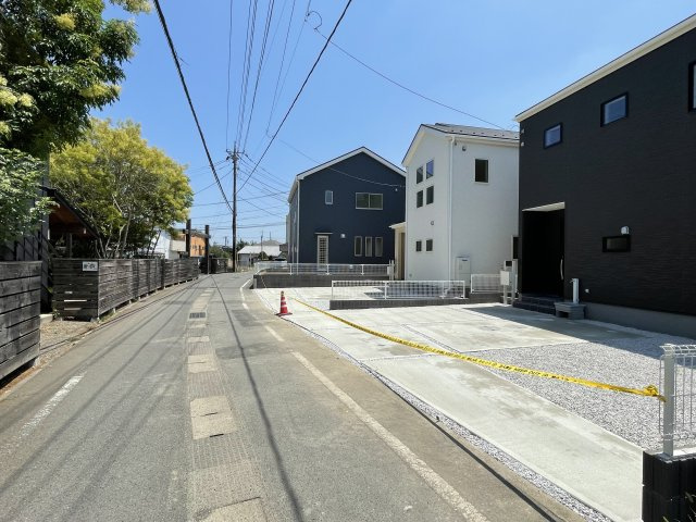 藤岡市岡之郷第3（全4棟）3号棟の前面道路含む現地写真|前面道路含む現地写真です