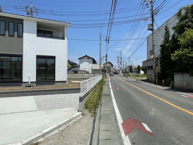 藤岡市岡之郷第3（全4棟）3号棟の前面道路含む現地写真|前面道路含む現地写真です