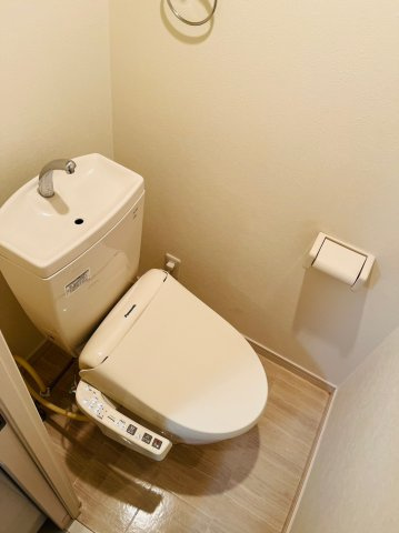 仲介手数料0円！！エムズガーデンのトイレ