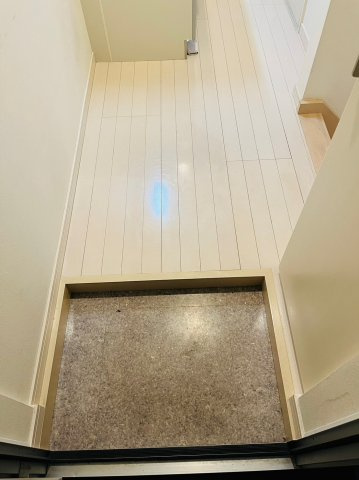 仲介手数料0円！！エムズガーデンの玄関