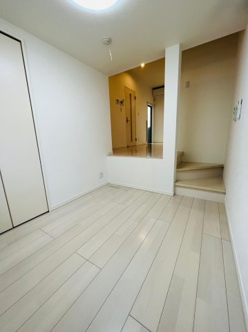 仲介手数料0円！！OAKWOOD　VILLAの居間・リビング