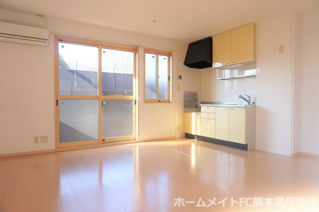 熊本市東区保田窪４丁目のアパートの居間・リビング