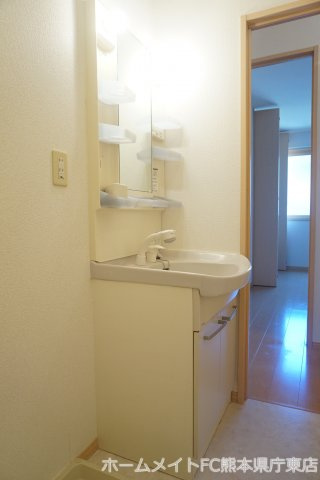 熊本市東区保田窪４丁目のアパートの独立洗面台