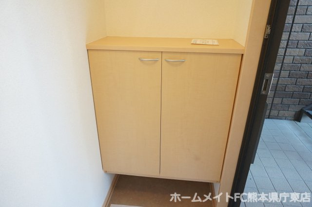 熊本市東区保田窪４丁目のアパートの玄関