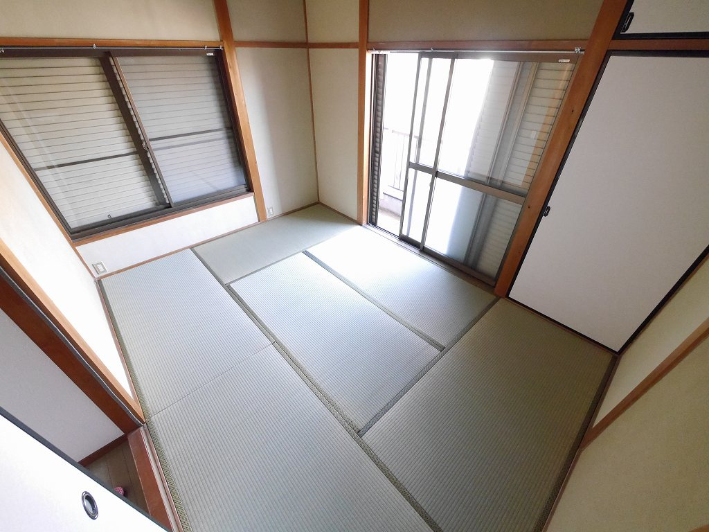 衣河テラスハウスの和室