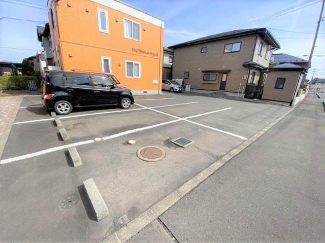 シャーメゾンMIKI Aの駐車場