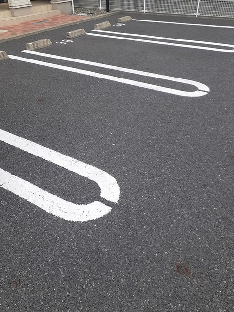 サンヴェール茂原Dの駐車場