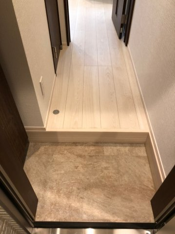 仲介手数料0！！REGALEST名城公園の玄関