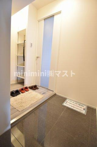 ＢＲＡＶＥ松屋町の玄関