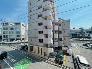【展望】 | 陽当たりはもちろん、前面建物と距離があるので眺望も良好です。