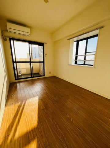 レスカール一番町の洋室