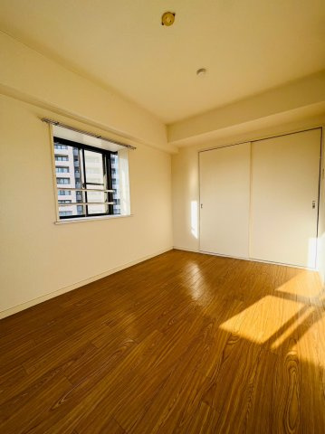 レスカール一番町の洋室