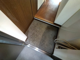 【玄関】 | 収納もある玄関です