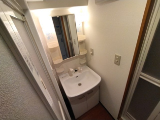 【独立洗面台】 | 朝の支度にも助かる、独立の洗髪洗面化粧台