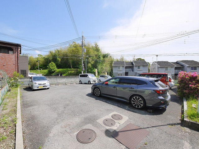 グリーンハイツ六条Ⅲの駐車場