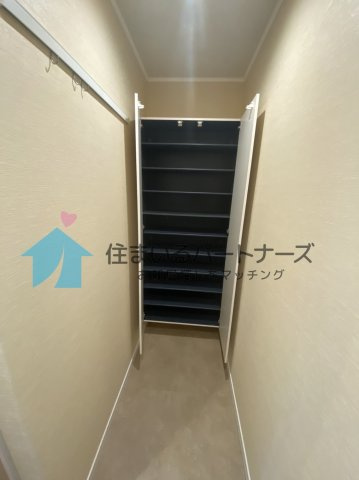 セレッソハイムⅡの玄関|明るい玄関です