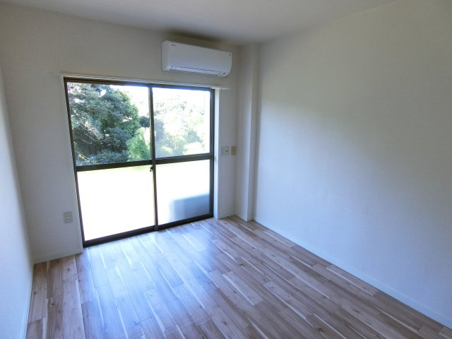 佐鳴台テニスビレッジの居間・リビング