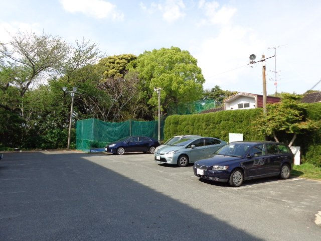 佐鳴台テニスビレッジの駐車場