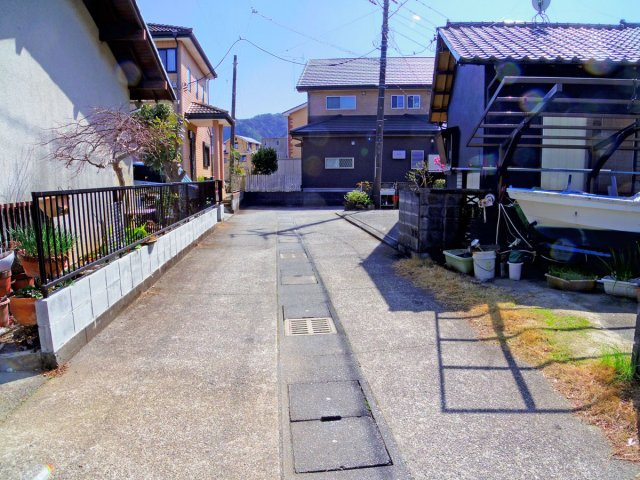 【前面道路含む現地写真】 | 沼津市大平 中古住宅 EH04510 | 沼津市大平　前面道路