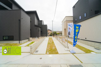 【駐車場】 | 【駐車スペース】
日々の暮らしにマイカーが必要。そんな方は物件の購入条件に駐車場は必須です。通勤に、家族のお迎えに、お買物に、おでかけに、クルマライフを楽しみたい方に。