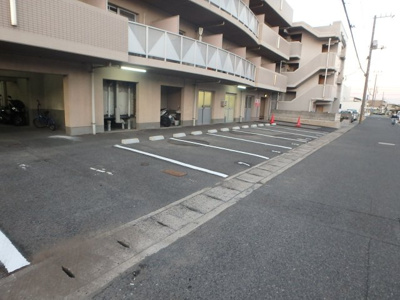 【駐車場】 | コンフォール | 岡山市北区下中野　コンフォール　1K　駐車場