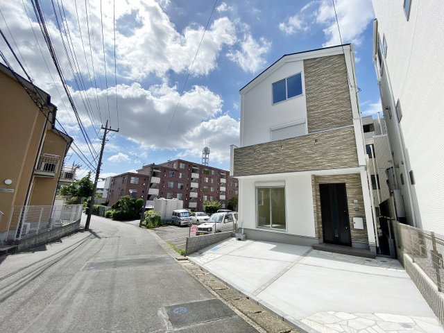 駅徒歩6分・大型新築戸建 【5部屋+18帖LDK】カースペース2台分の画像