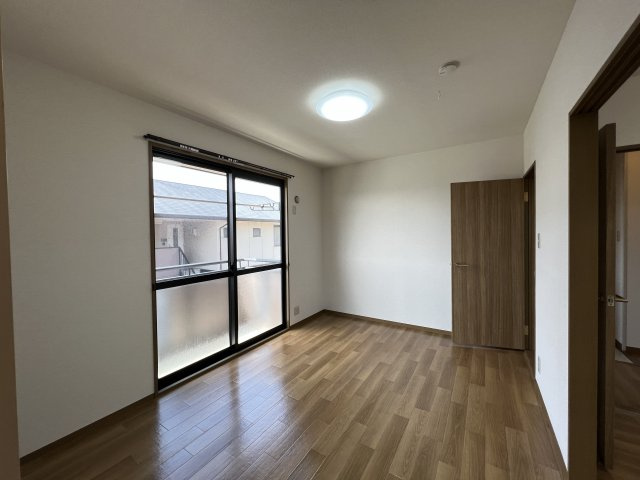 セジュール相生の居間・リビング|6帖の南洋室です。