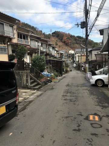 ◆オーナーチェンジ物件◆１号地空家２号地賃貸中◆利回り１１.２９％◆駐車場付き◆山科区四ノ宮行者谷の前面道路含む現地写真|前道