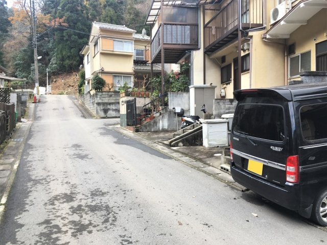 ◆オーナーチェンジ物件◆１号地空家２号地賃貸中◆利回り１１.２９％◆駐車場付き◆山科区四ノ宮行者谷の前面道路含む現地写真|前道