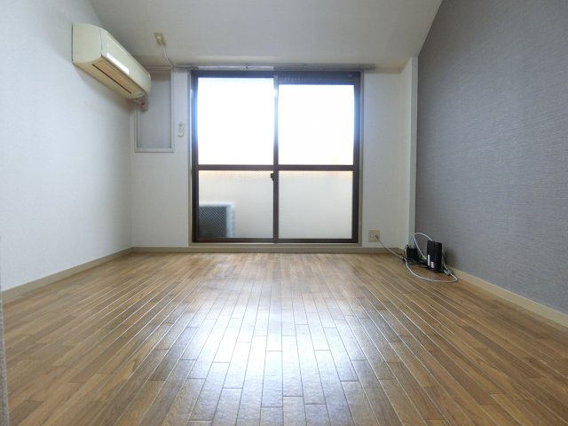 エスティライフ喜志駅前の洋室