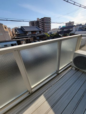メゾンシャリオD棟のバルコニー