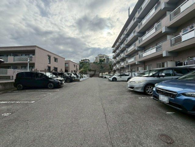 清水谷コーポの駐車場|車をお持ちの方に嬉しい駐車場付きの物件です
