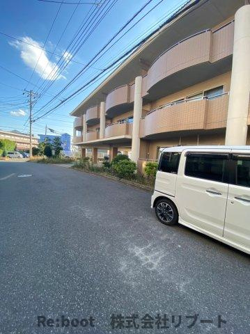 ラフィーネ駿河台.の駐車場