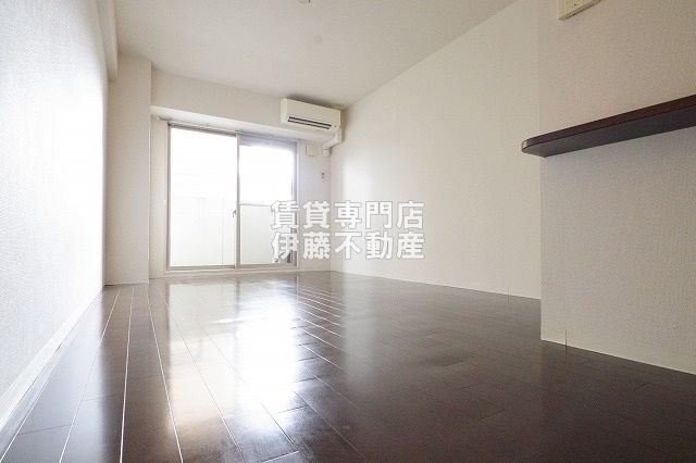 マックヴィラージュ平安の洋室