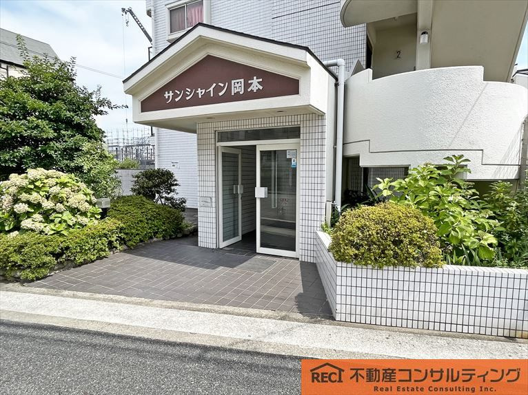 サンシャイン岡本のエントランス