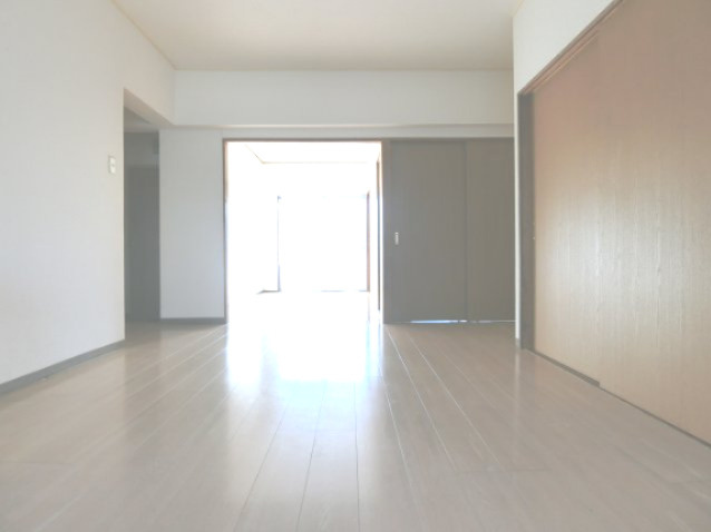 三晃マンションの居間・リビング|同マンション別部屋写真