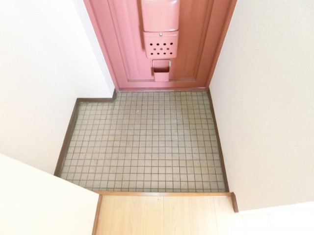 三晃マンションの玄関|同マンション別部屋写真