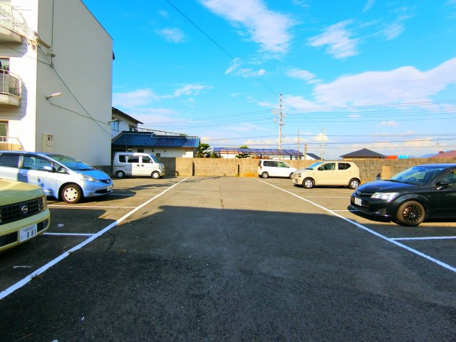 三晃マンションの駐車場