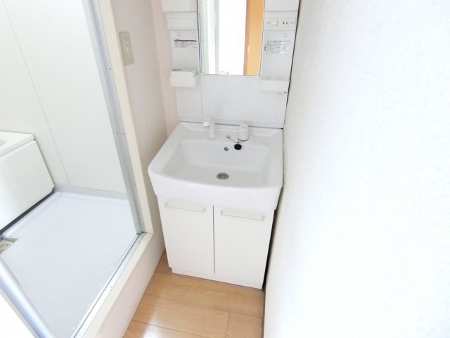 三晃マンションの独立洗面台|同マンション別部屋写真